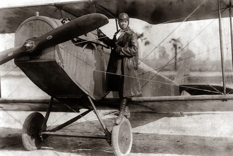 Bessie Coleman: La Storia della Prima Donna di Colore a Diventare Pilota