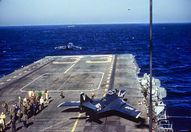 L’evoluzione dell’Aviazione Navale: La nascita dei Jet e la rivoluzione del Ponte Angolato