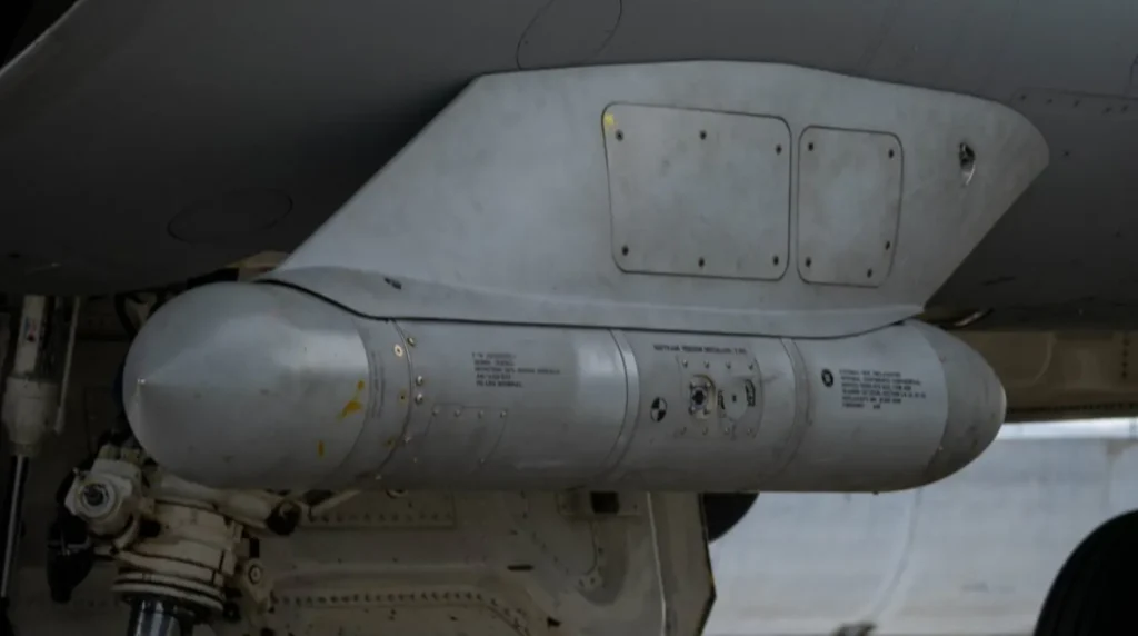 Altra immagine del Pod AN/ASQ-213 HTS perfettamente integrato sull'F-16.