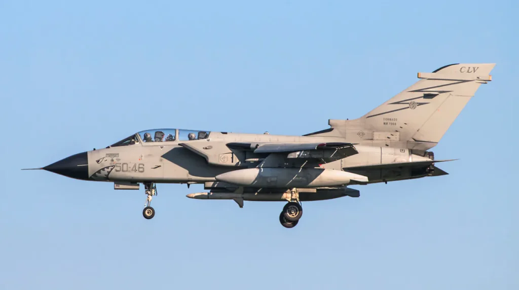Un Tornado ECR del 50° Stormo armato di Missili HARM. Un Tornado ECR del 50° Stormo armato di Missili HARM.