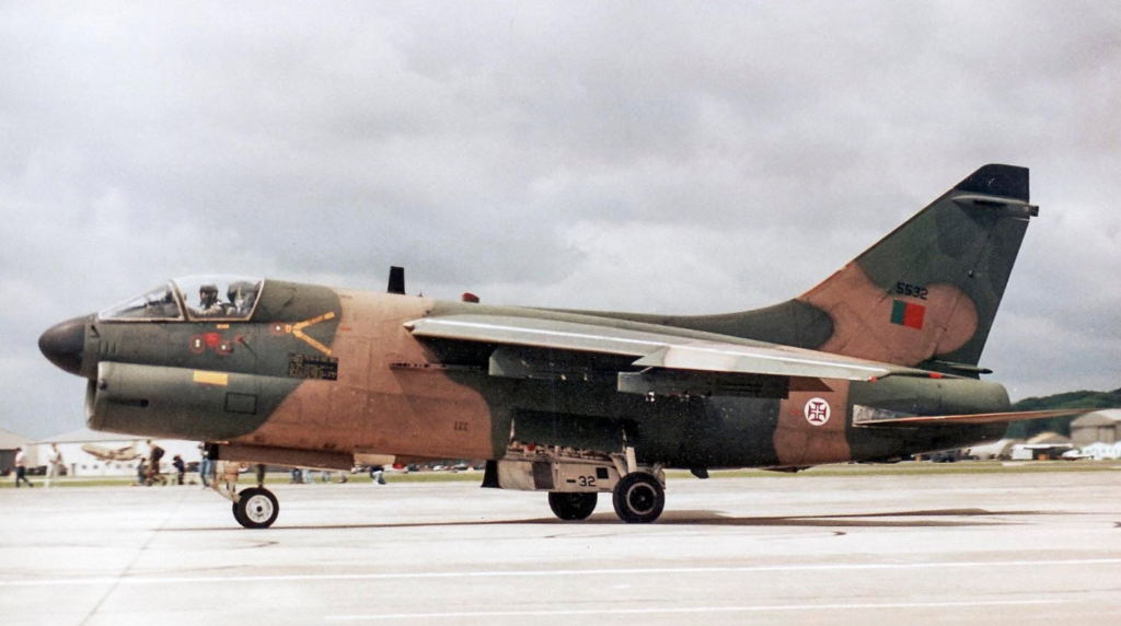 Cacciabombardiere monoposto portoghese LTV A-7P Corsair II numero 5532 della Forca Aerea Portuguesa