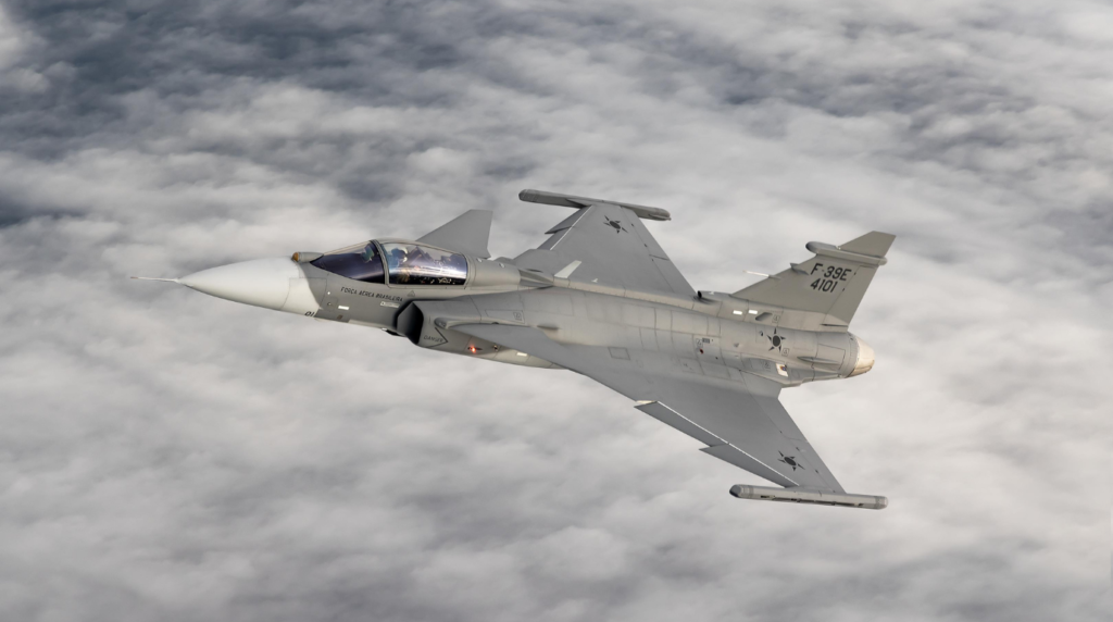 Saab GripenE anche il caccia svedese utilizza l'architettura canard/delta.