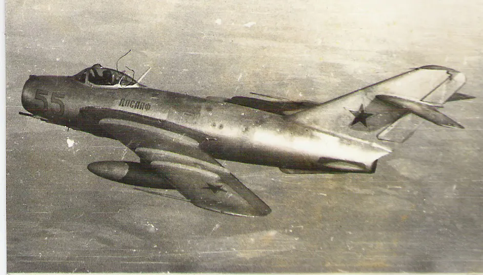 Mikoyan-Gurevich MiG-17 ripreso in volo