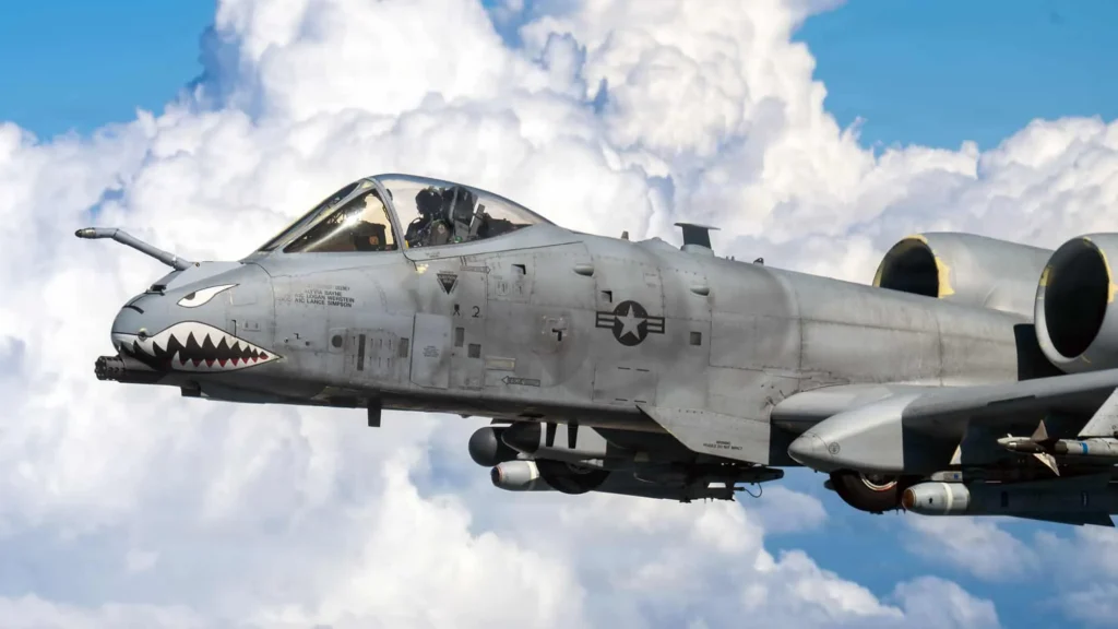 A-10C durante i test per la nuova sonda di rifornimento in volo. (Foto: US Air Force)