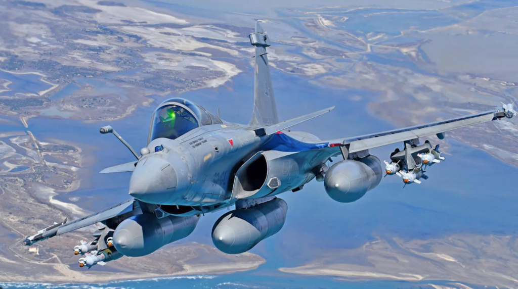 Dassault Rafale, esempio di un caccia con architettura "delta/canard" .