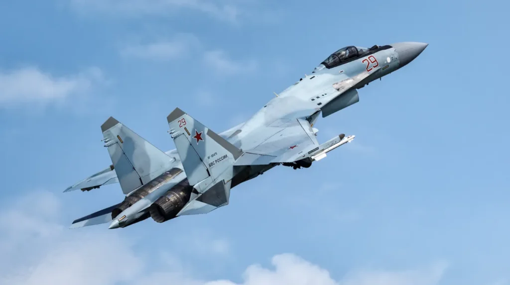 Il Sukhoi SU-35, modello rappresentativo di supermanovrabilità, basti pensare al cobra di Pugačëv che ha incantato tutti al Salone di Parigi-Le Bourget nel 1989.