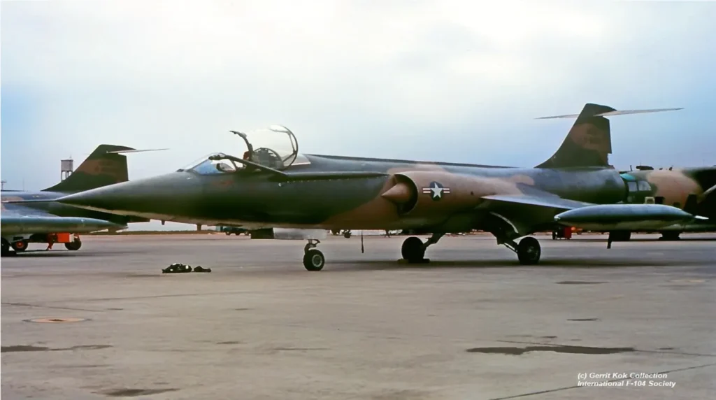 F-104C 56-891 con camo SEA basato a Udorn fine del 1966.