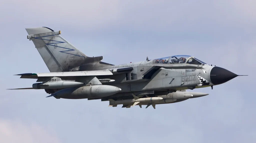 Panavia Tornado ECR del 50° Stormo, si notano i due missili antiradar HARM. (Foto: Leonardo Company).
