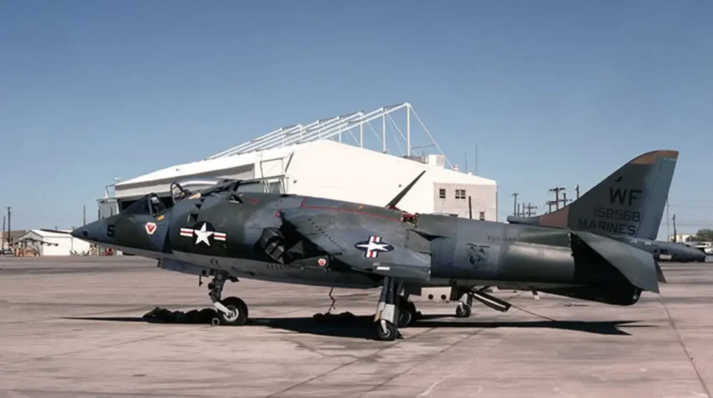 Hawker Siddeley AV-8A dei Marines. (Foto: Coll. WW.F-A-P-NL)