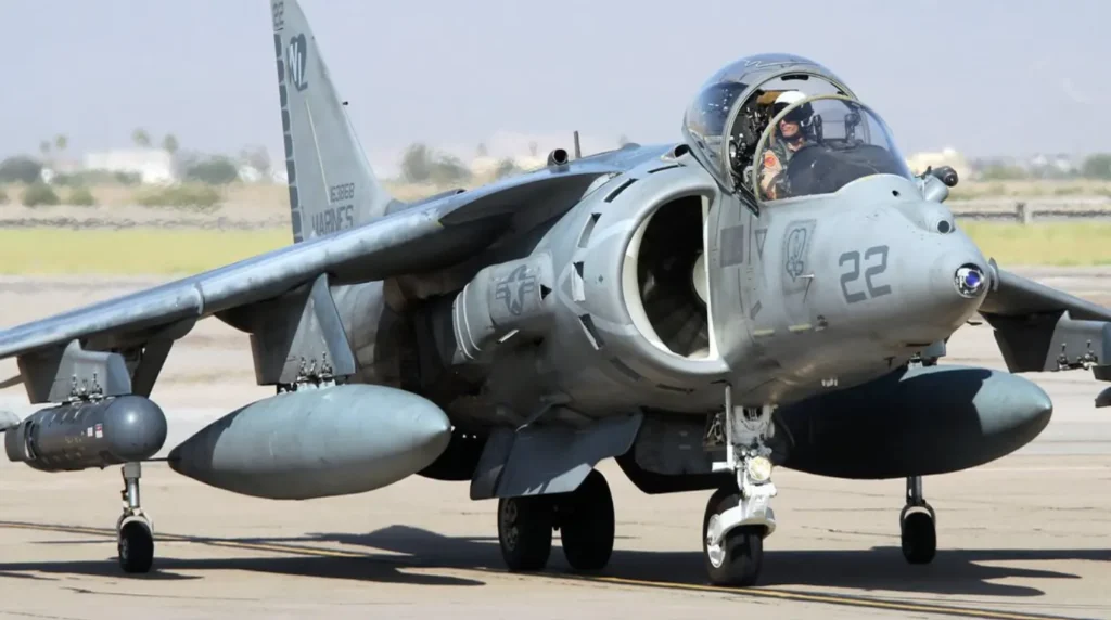 AV-8B Night Attack, altra versione speciale usata dai Marines - oltre al FLIR sul muso è presente il sistema ARBS (Foto: USMC)
