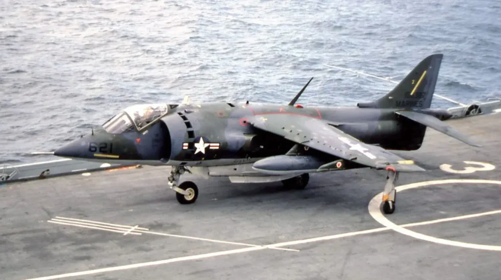McDonnell Douglas AV-8C la versione aggiornata dell'AV-8A (Foto: Brian Johnstone)