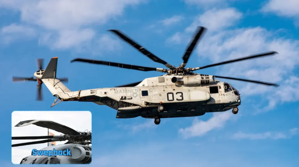 Sikorsky CH-53K King Stallion con pale in configurazione sweepback (Foto: U.S. Marine Corps)