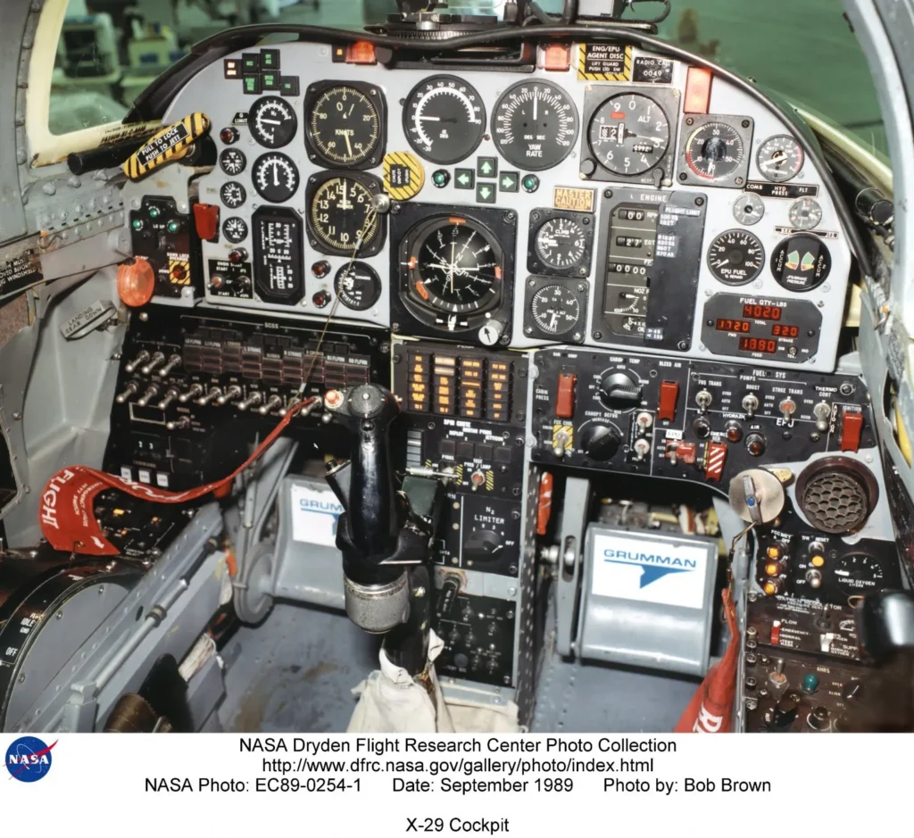 Il cockpit del X-29.