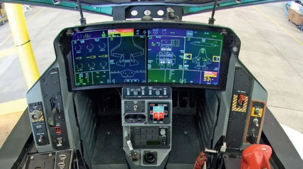 cockpit f-35 lightning ii con grande schermo touchscreen panoramico pcd acceso