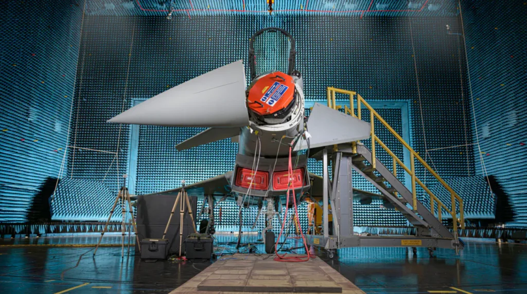 Il Radar ECRS Mk2 installato su un Eurofighter della Royal Air Force. (foto RAF)