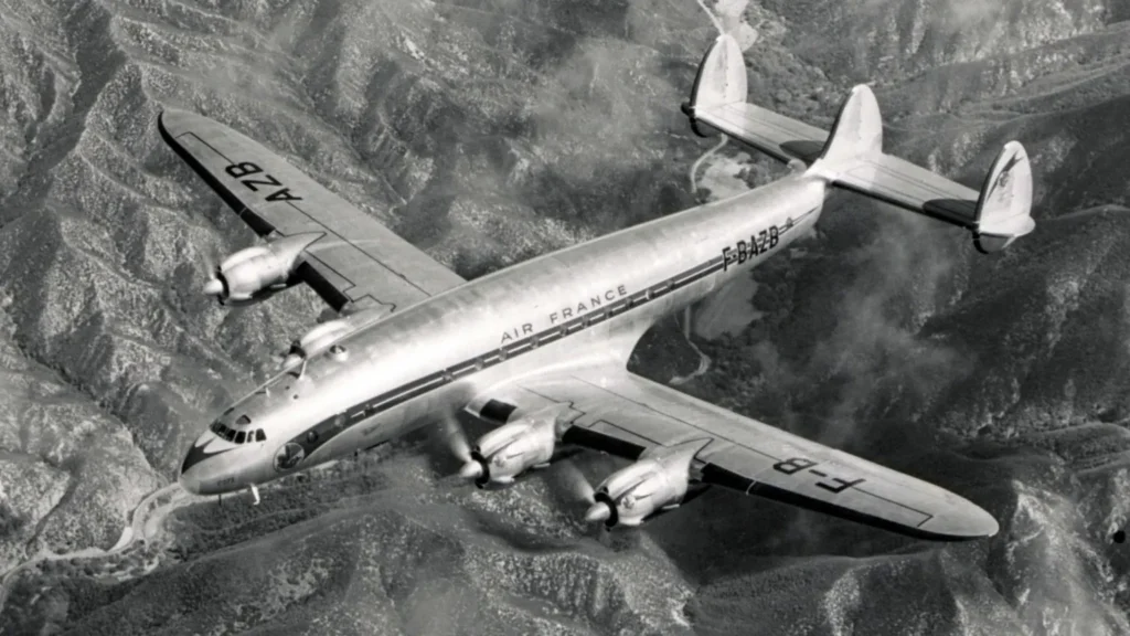 Aereo di linea quadrimotore Lockheed L049 Constellation con tripla coda verticale