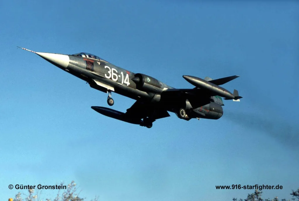 F-104S "36-14" (MM6804) 12°Gruppo del 36°Stormo a Decimomannu AB, Sardegna 1974