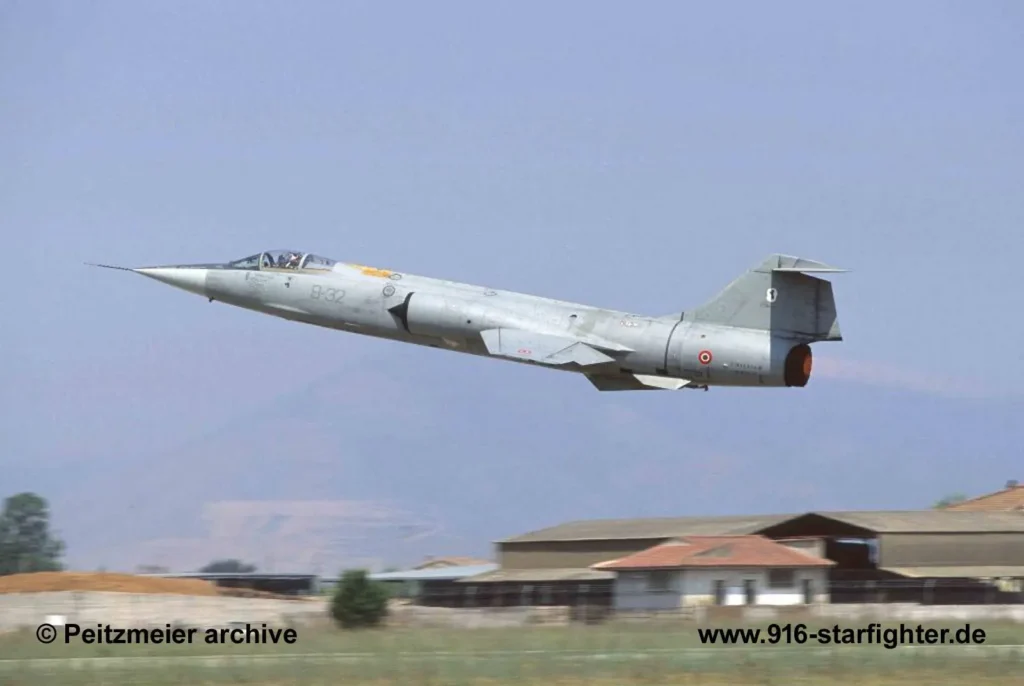 F-104S ASA-M "9-32" 10°Gruppo del 9°Stormo "Francesco Baracca" decollo da Grazzanise