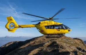 Un Elisoccorso HEMS durante un volo operativo