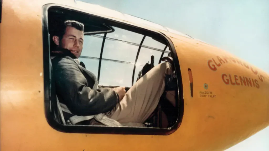 Chuck Yager sul BELL X-1. (Foto: USAF)