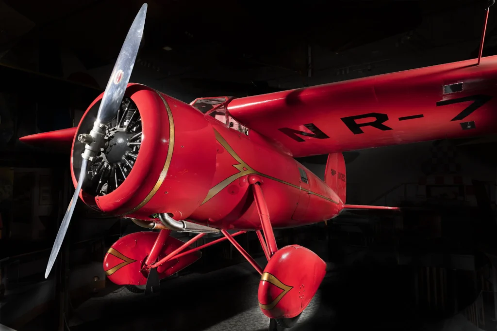 Lokheed Vega 5B di Amelia Earhart esposto allo Smithsonian Air and Space Museum)
