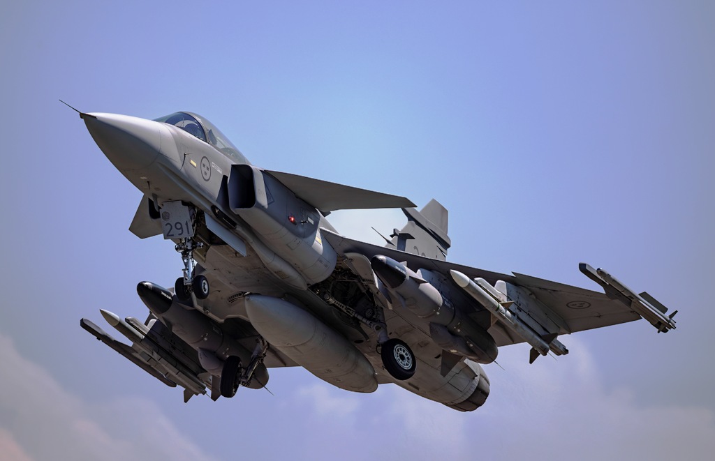 Il caccia multiruolo Saab Gripen. Anche se complesso dal punti di vista dell'elettronica resta un caccia con un buon rapporto di economicità ed efficacia, (Foto: © Saab)
