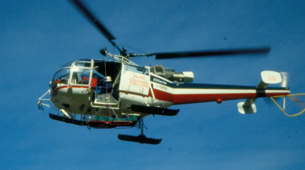 Aérospatiale SA 316B Alouette III (marche I-CRSR) della società Elilario, impiegato nei primi anni Ottanta per il servizio di elisoccorso nella Provincia di Sondrio. Sulla fiancata della fusoliera è chiaramente visibile la dicitura "Tel. 113 Elisoccorso Provincia di Sondrio", a testimonianza di come, prima della nascita del numero unico 118, le chiamate venissero gestite tramite i numeri di pubblica utilità delle forze dell'ordine o degli enti di soccorso locali.