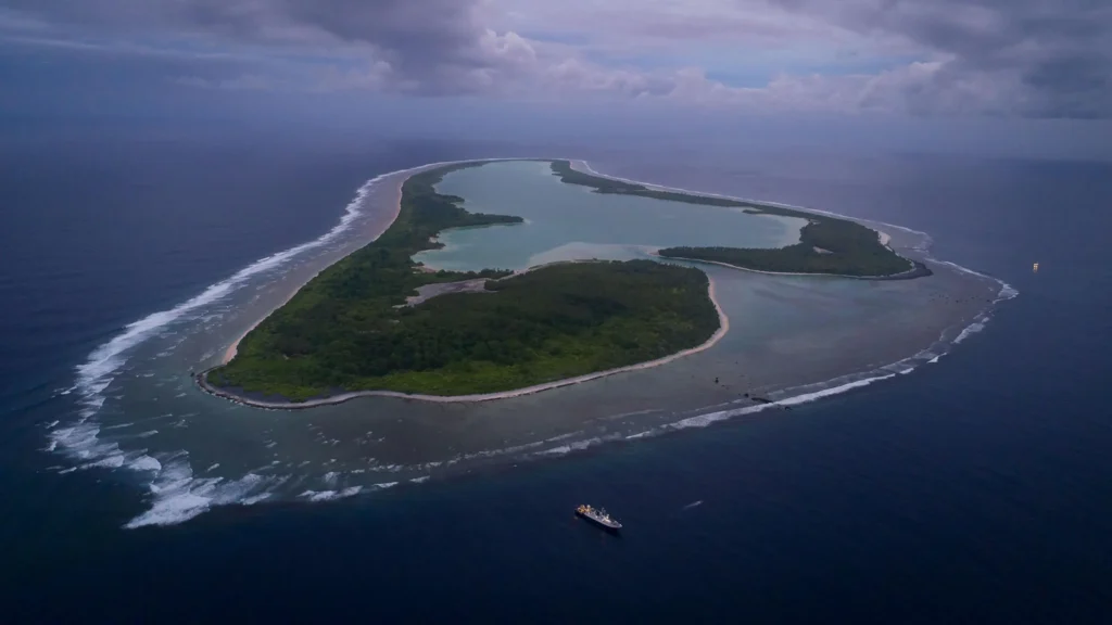 Vista aerea dell'isola di Nikumaroro  Fotografia di Rob Lyall, National Geographic