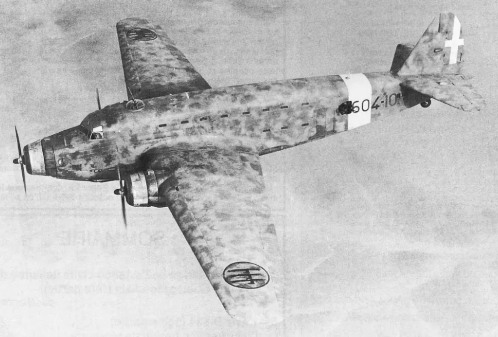 Un Savoia-Marchetti S.M.82 "Marsupiale" in volo operativo.