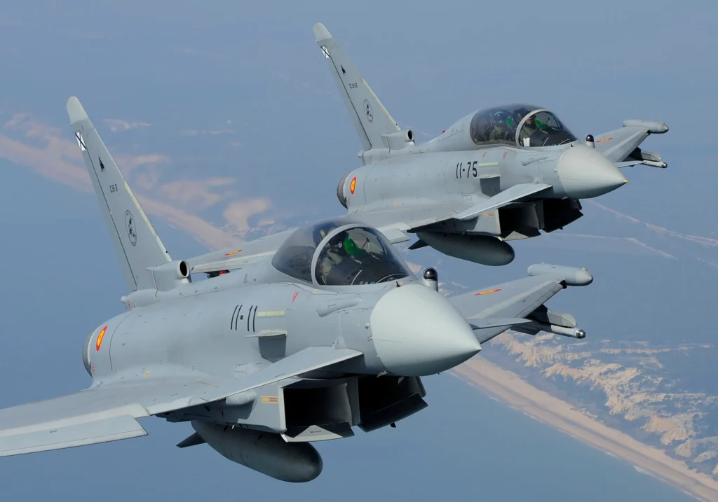 Ejército del Aire y del Espacio, utilizza l'Eurofighter Typhoon (designato localmente come C.16 e CE.16 i biposto) come spina dorsale della propria difesa aerea e superiorità. (Foto: Ejército del Aire y del Espacio)