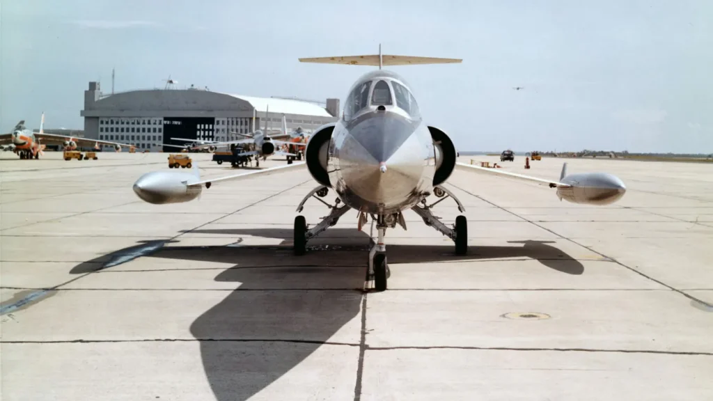 Vista frontale del Lockheed F-104A-10-LO (numero di serie 56-0758). 